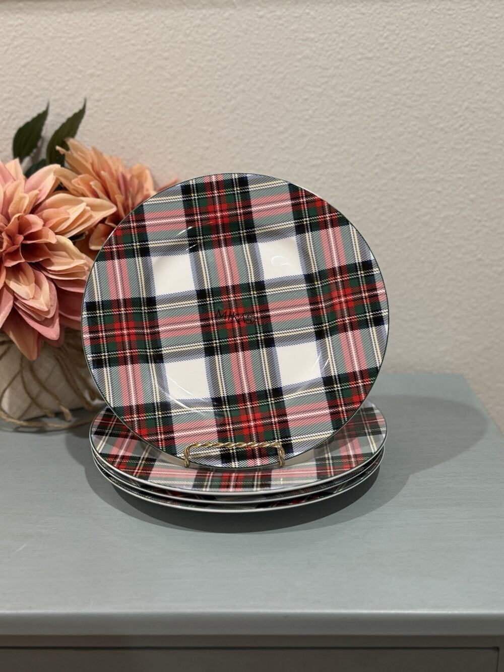 Mikasa Bone China White Plaid Tartan 9” Salad Dessert Plates Set of 4 Christmas